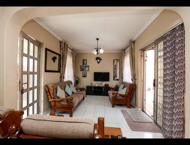 3 BEDROOM HOUSE FOR SALE IN KENVILLE